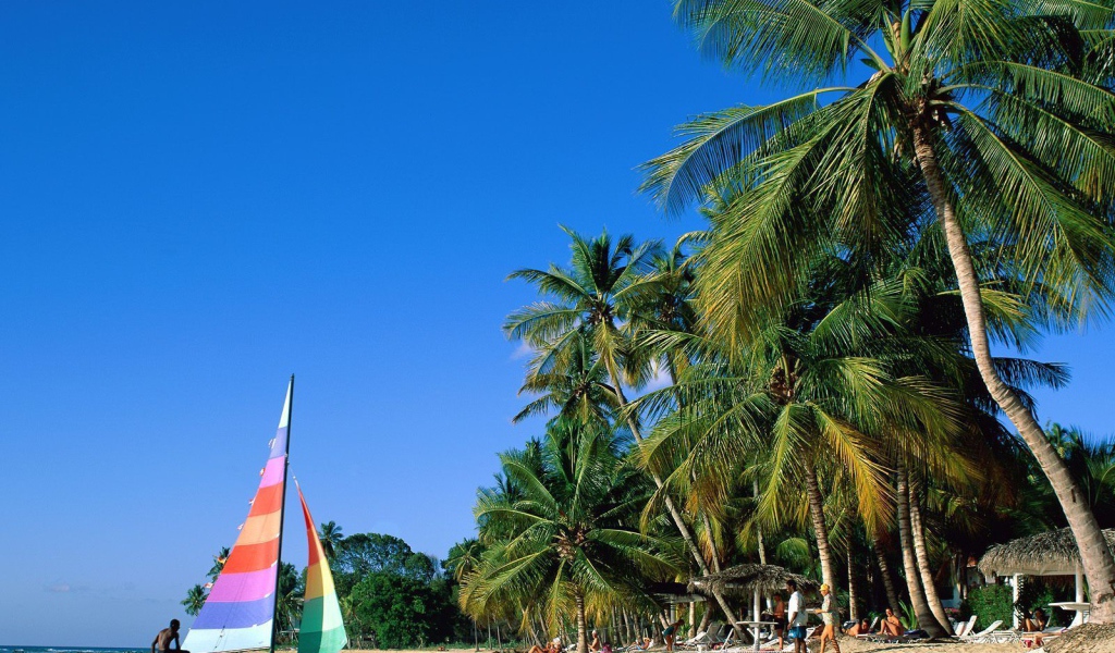 Люди приплывают в Барбадосе