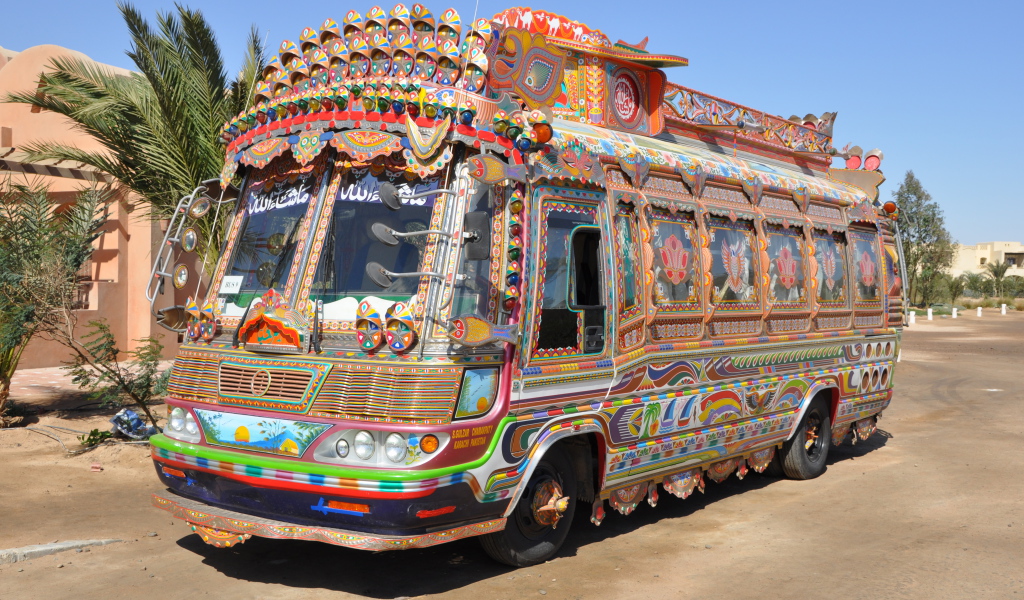 Автобус на курорте Эль Гуна, Египет