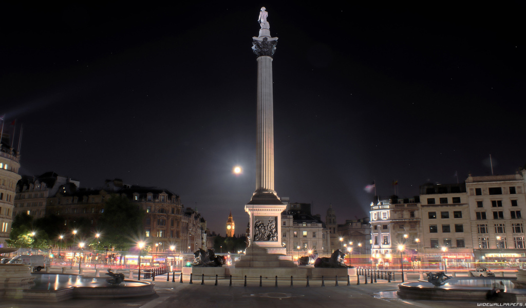 Площадь с колонной в Лондоне