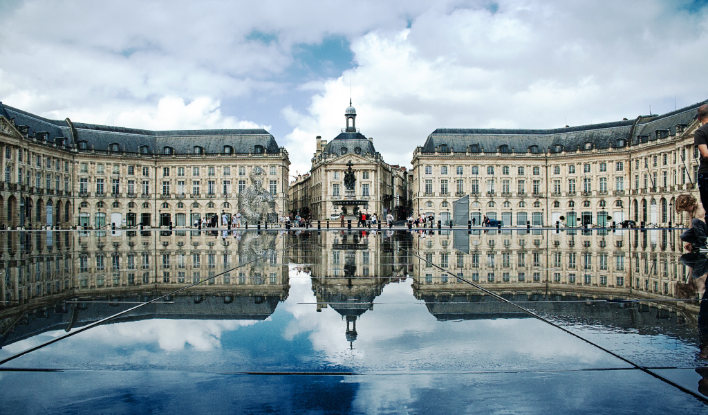 Площадь в Бордо, Франция