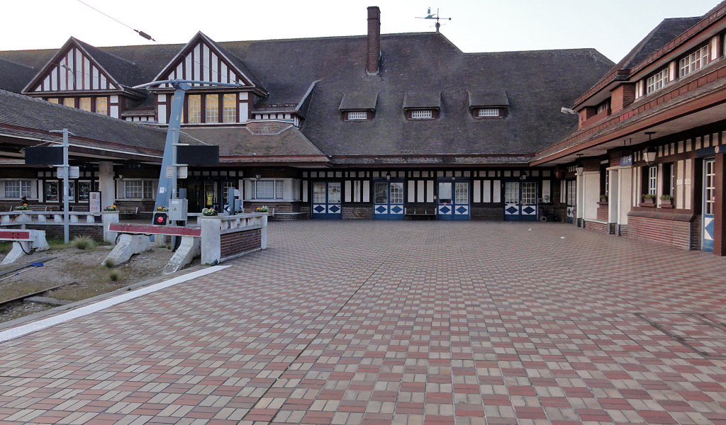 Площадь на курорте Довиль, Франция