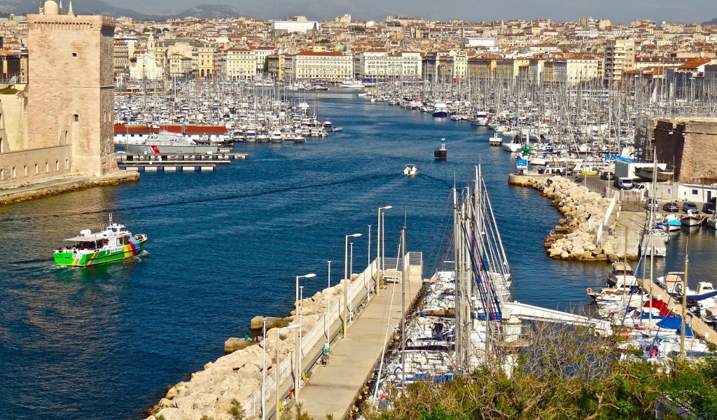Бухта в городе Марсель, Франция