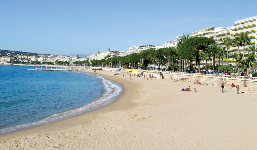 Пляж в Каннах, Франция