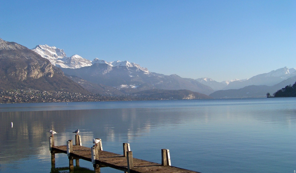 Причал в городе Аннеси, Франция