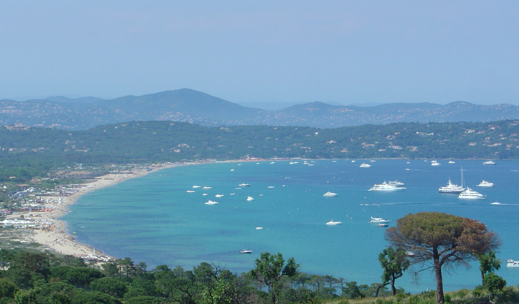 Голубая лагуна на курорте Сен-Тропе, Франция