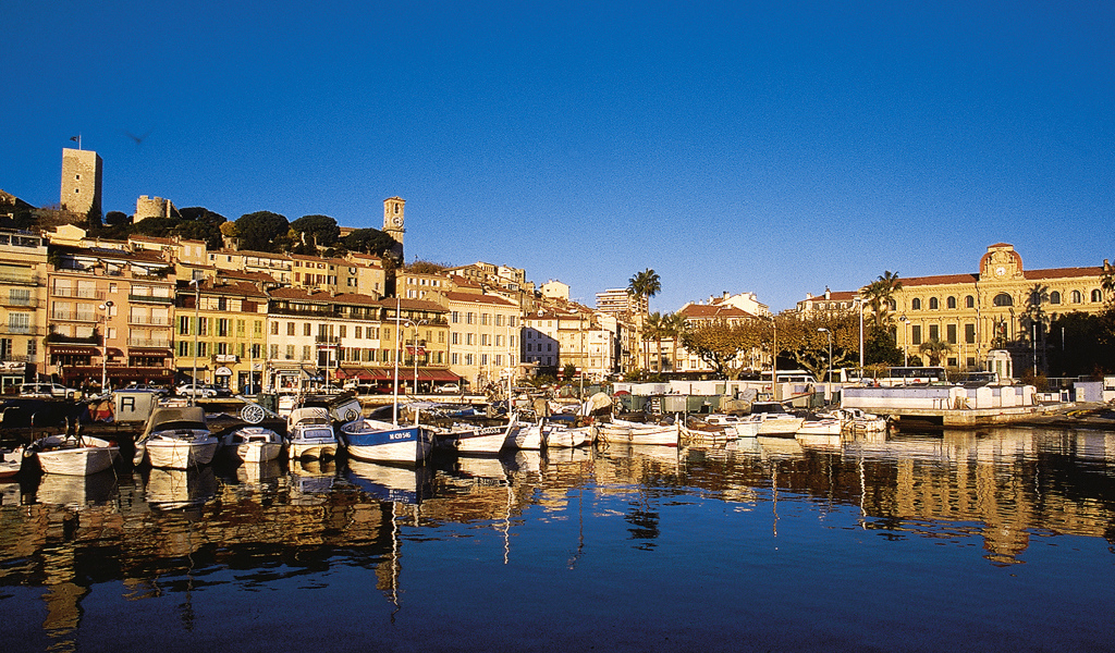 Лодки у причала в Каннах, Франция