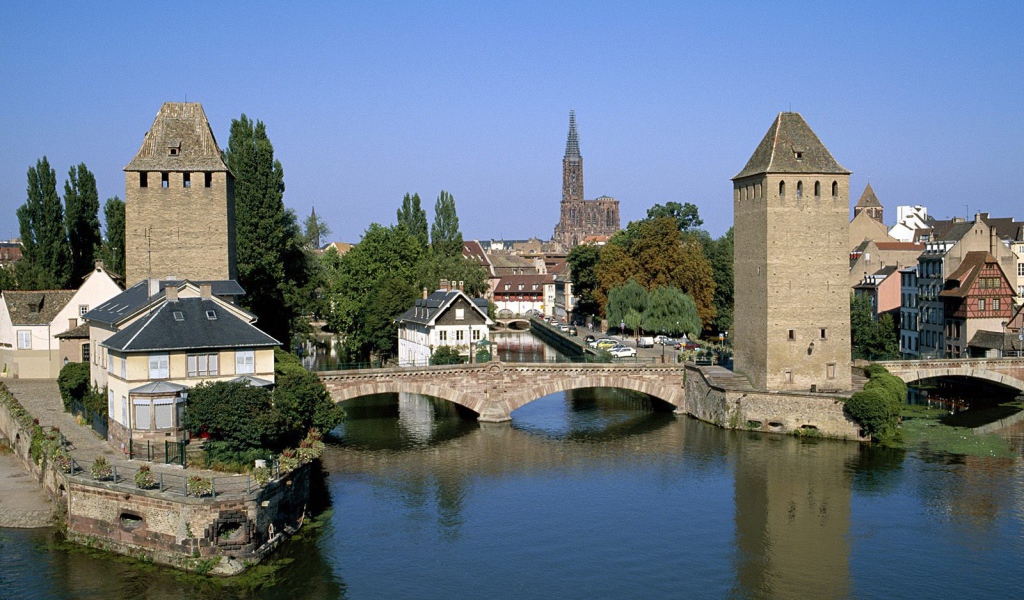Мост в городе Страсбург, Франция