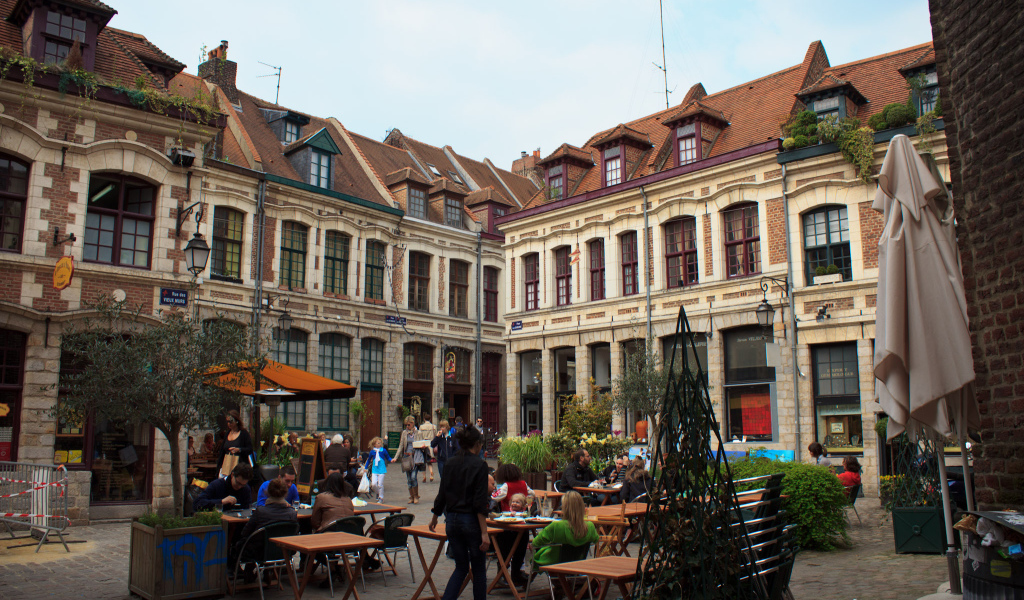 Кафе в городе Лилль, Франция
