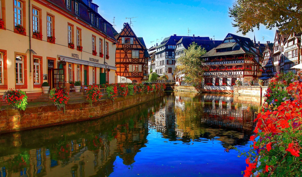 Канал в городе Страсбург, Франция