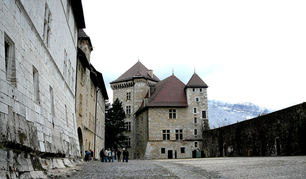 Замок в городе Аннеси, Франция