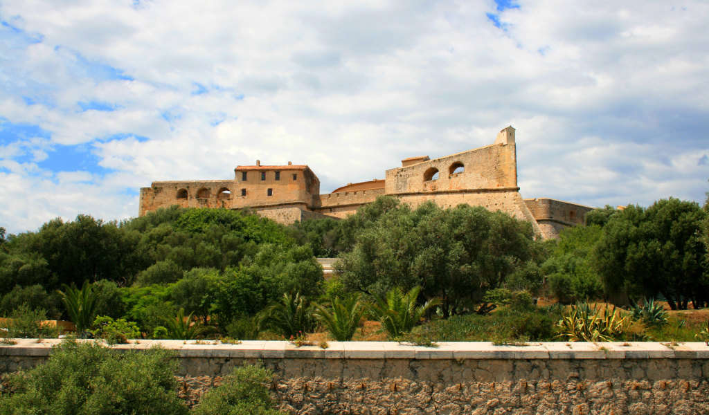 Замок на курорте Антибы, Франция