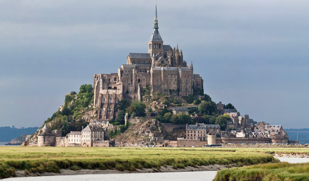 Замок на скале в Бретань, Франция