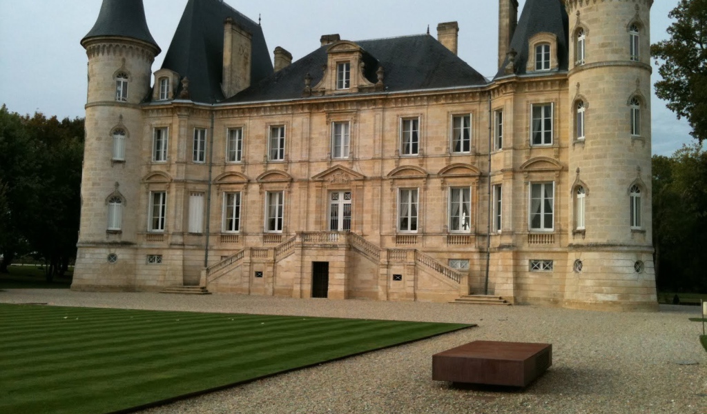 Замок в Бордо, Франция