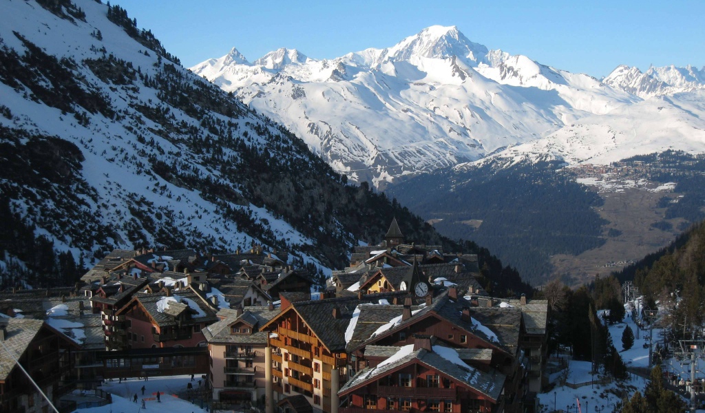 Город на горнолыжном курорте Лез Арк, Франция