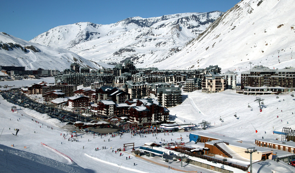 Город на горнолыжном курорте Тинь, Франция