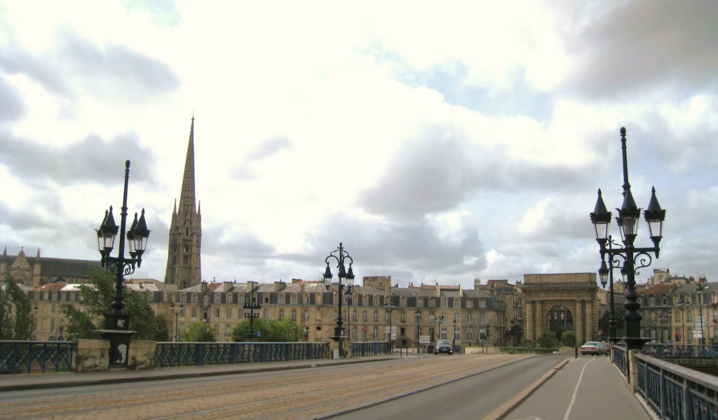 Городская улица в Бордо, Франция