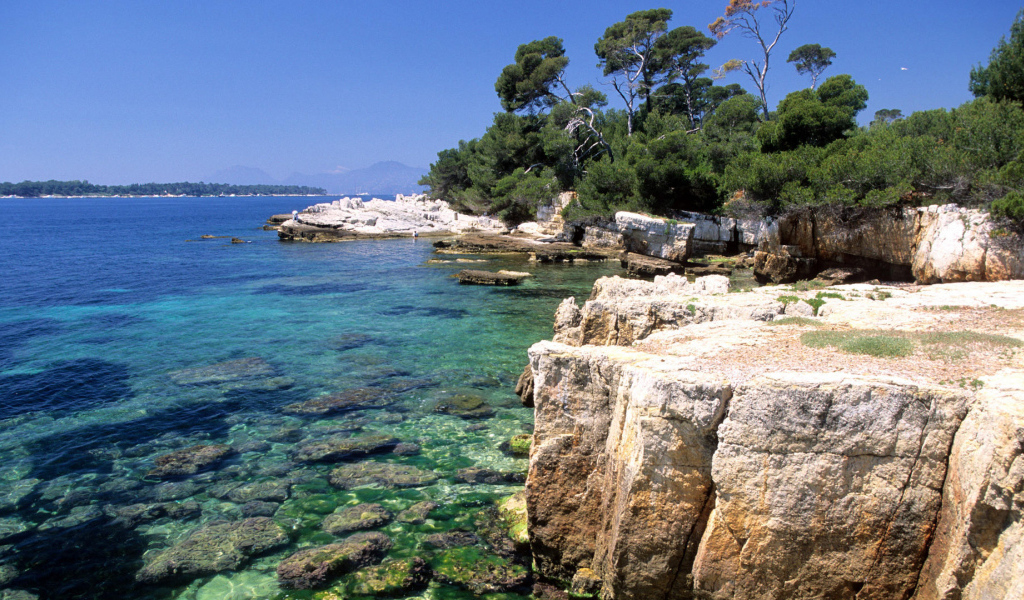 Побережье на курорте Антибы, Франция