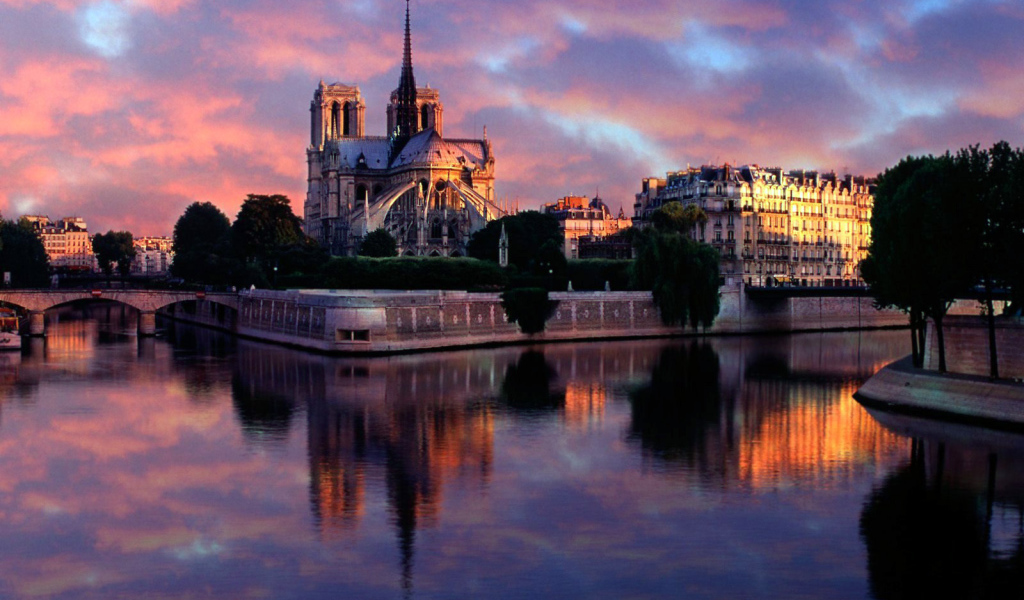 Набережная в Париже, Франция