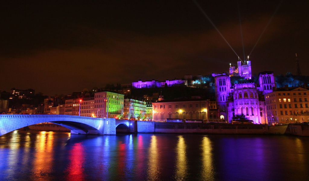 Праздничная иллюминация в городе Лион, Франция