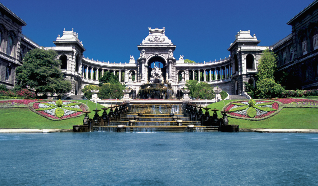 Фонтан в городе Марсель, Франция