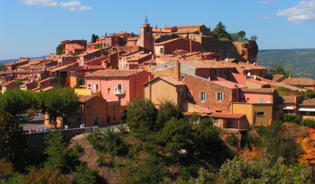 Город на холме в Провансе, Франция