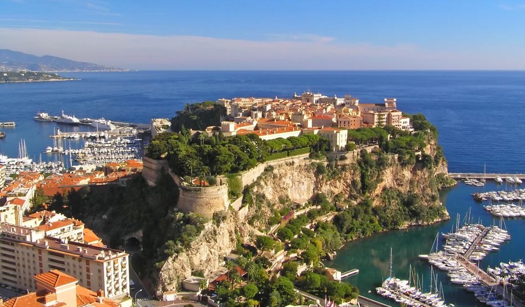 Дома на скале в Монако