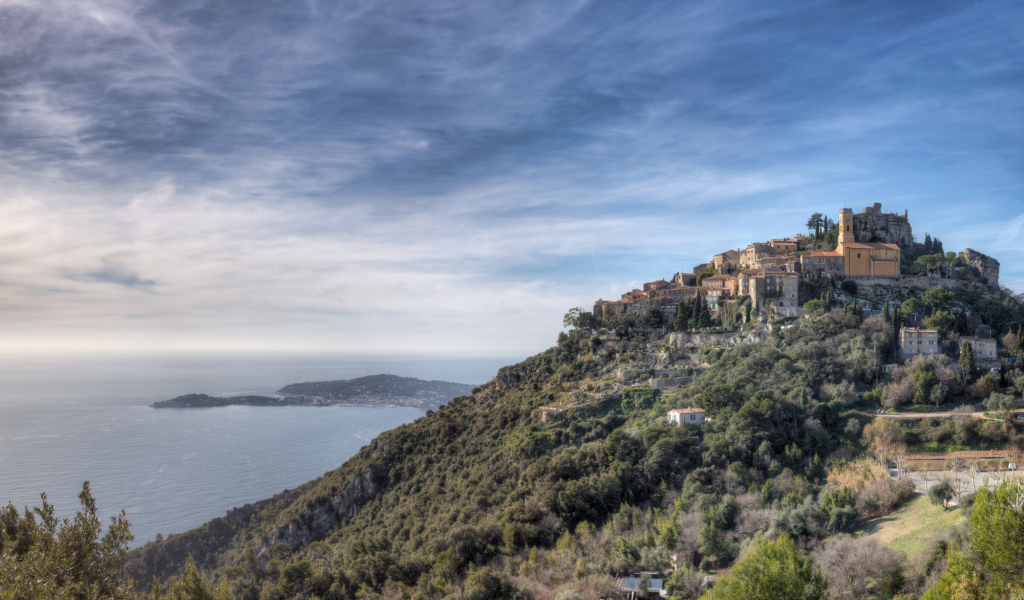 Дома на холме на курорте Эз, Франция