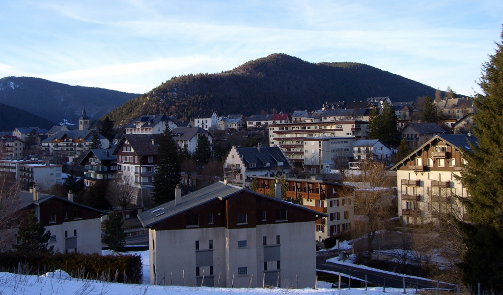 Город на курорте Виллар-де-Ланс, Франция