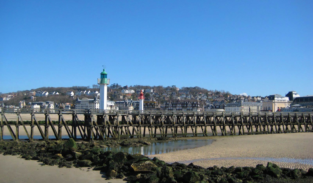 Причал на курорте Довиль, Франция