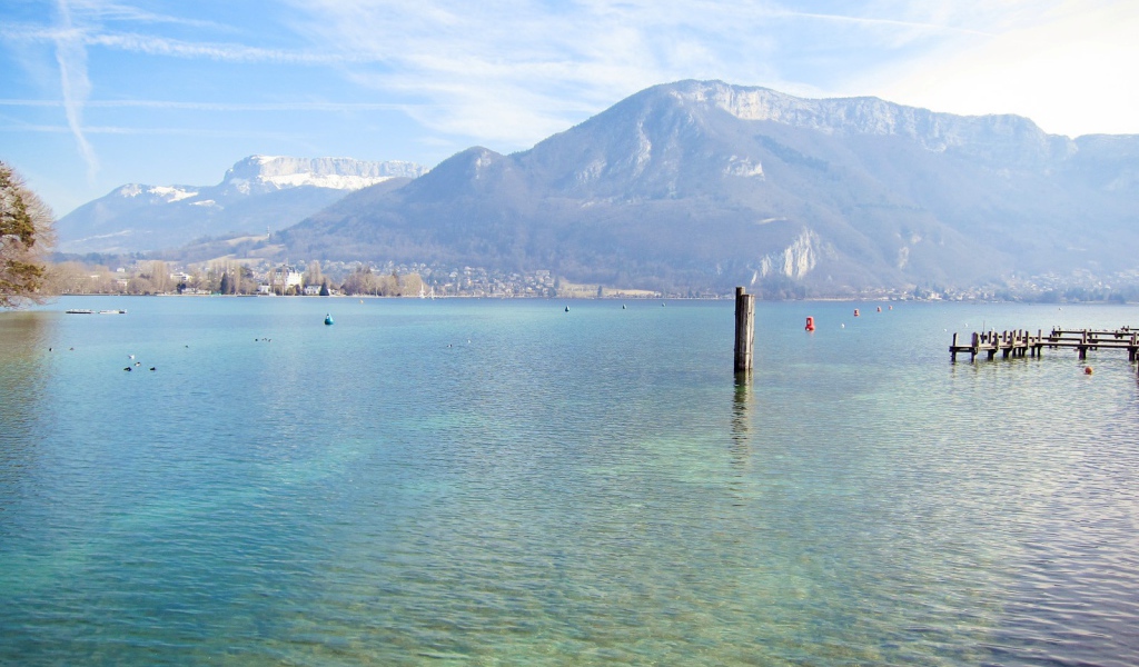 Озеро в городе Аннеси, Франция