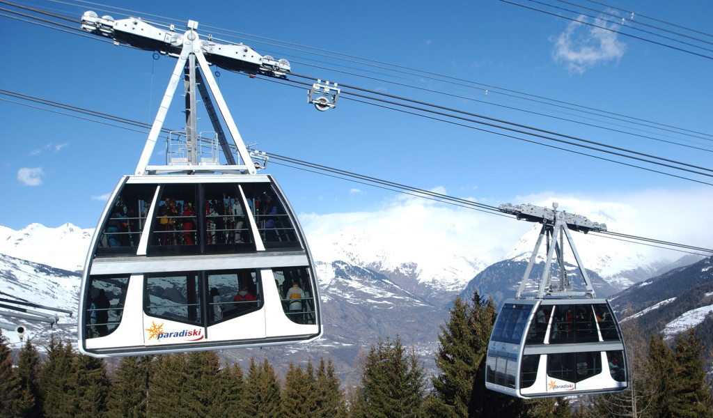 Подъемник на горнолыжном курорте Лез Арк, Франция