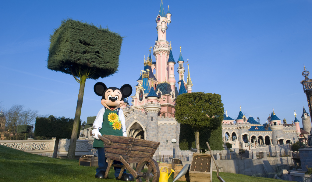 Микки Маус в Диснейленде, Франция