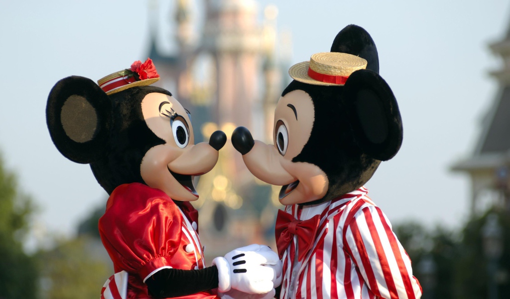 Микки и Мини в Диснейленде, Франция