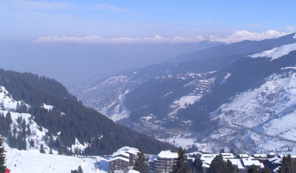 Горная долина на горнолыжном курорте Мерибель, Франция