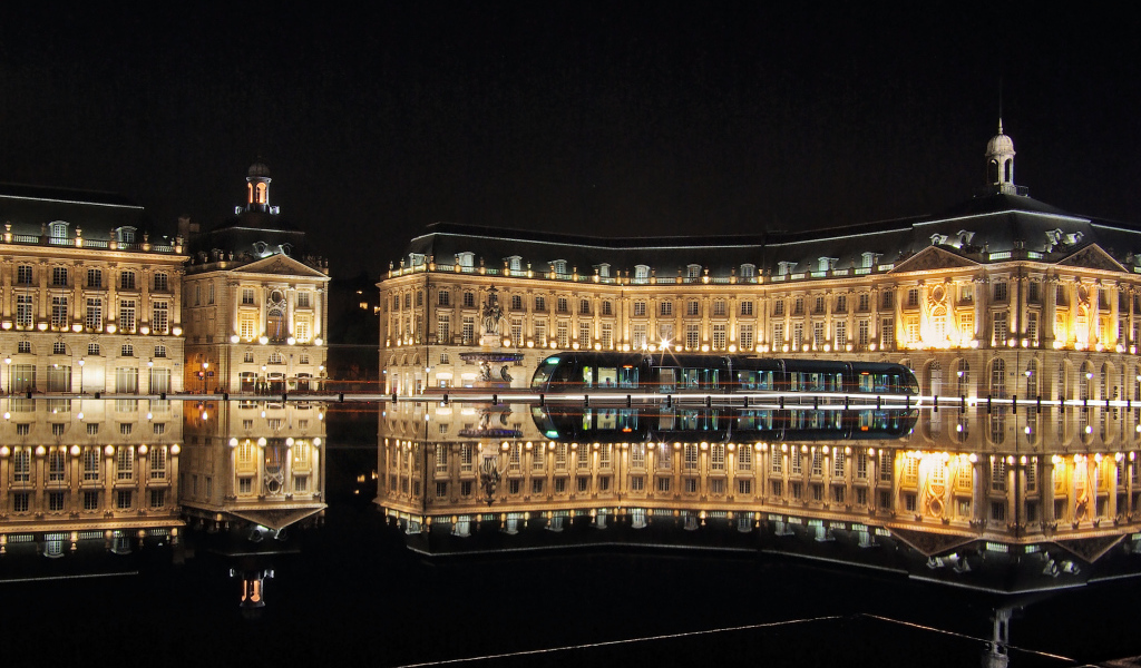 Ночное сияние в Бордо, Франция