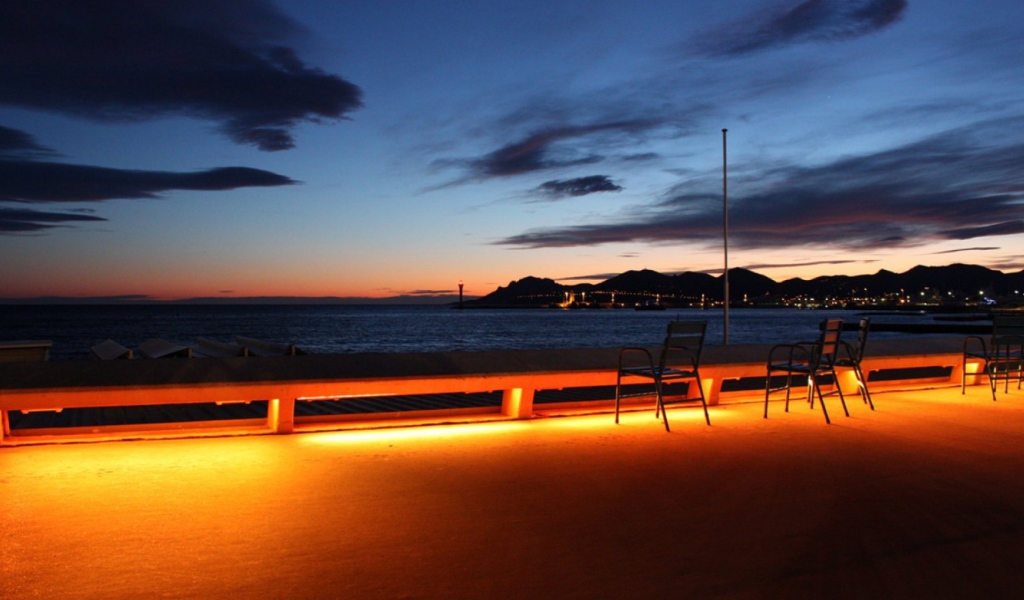 Ночь в Каннах, Франция