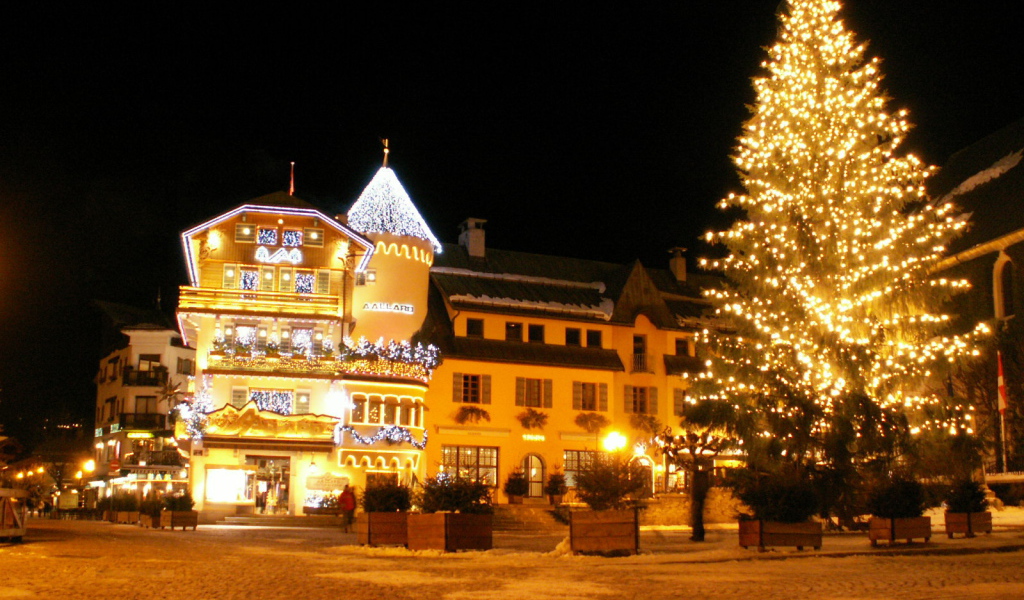 Ночное сияние на горнолыжном курорте Межев, Франция