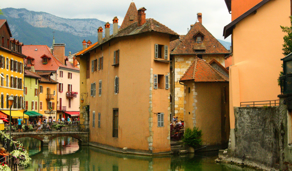 Старинные дома в городе Аннеси, Франция