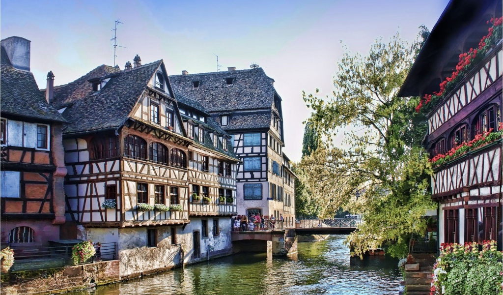 Старинные дома в городе Страсбург, Франция