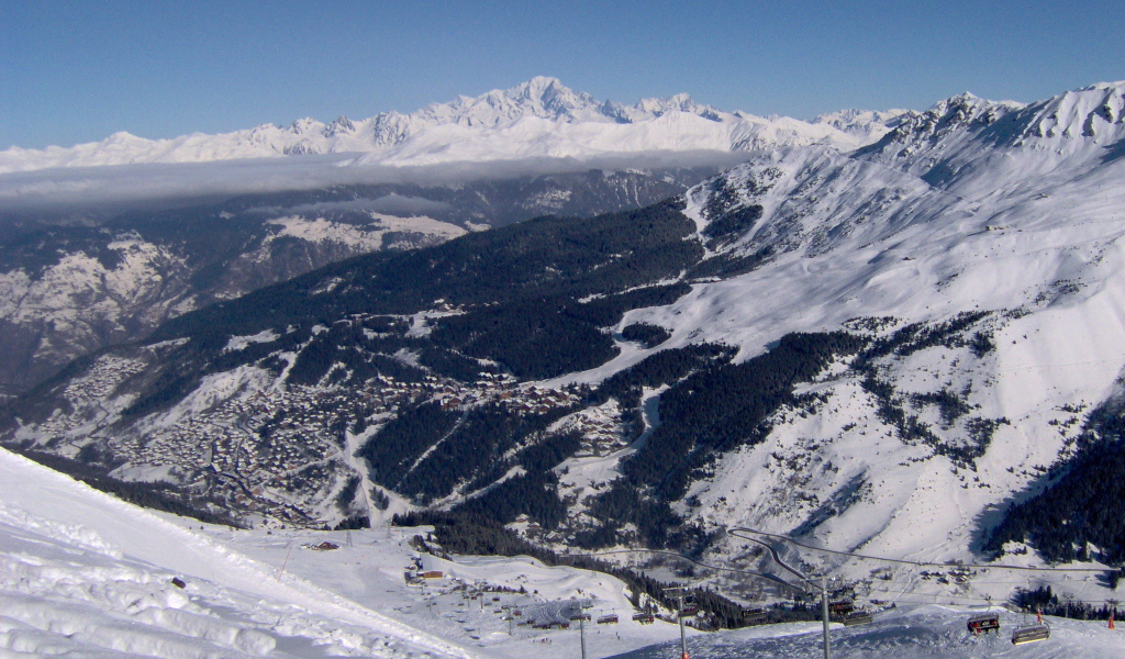 Панорама на горнолыжном курорте Мерибель, Франция