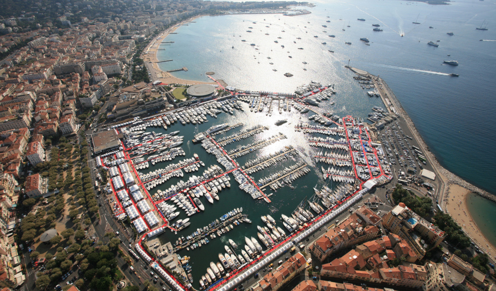 Панорама города в Каннах, Франция