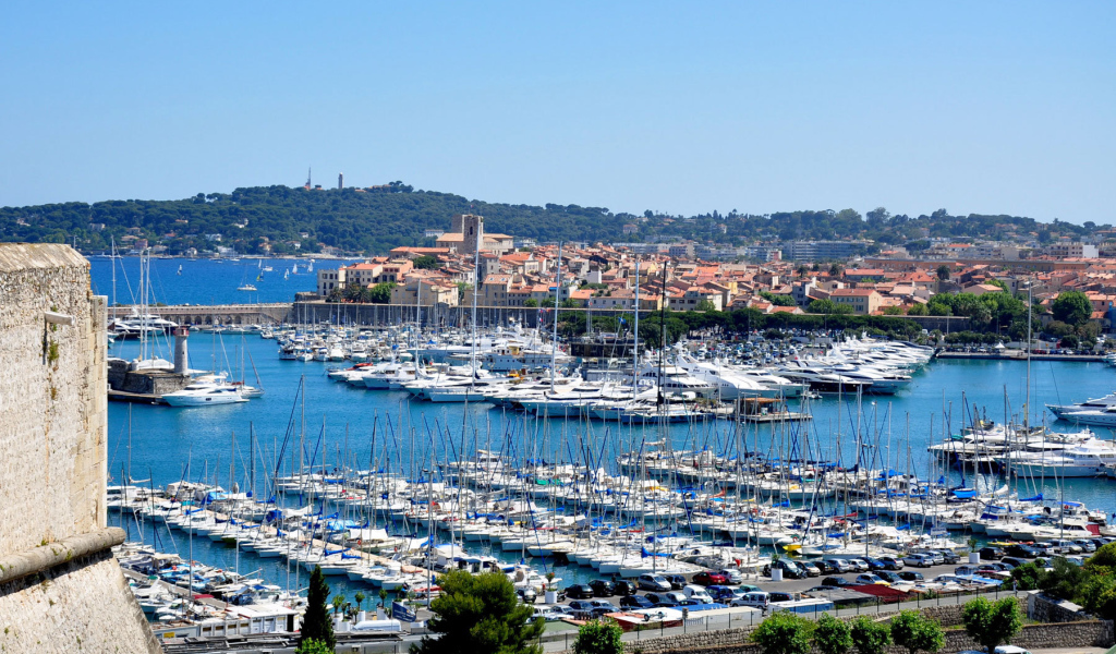 Порт на курорте Антибы, Франция