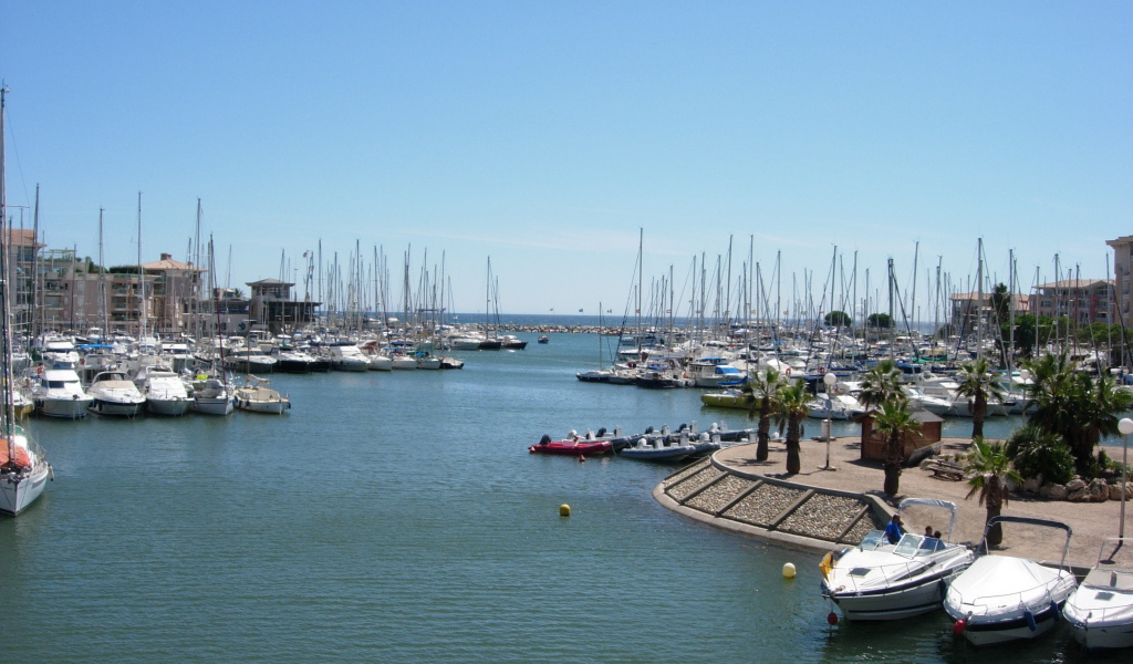 Порт на курорте Порт Де Фрежюс, Франция