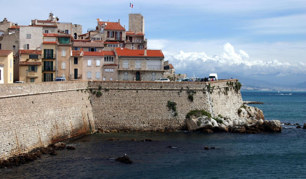 Набережная на курорте Антибы, Франция