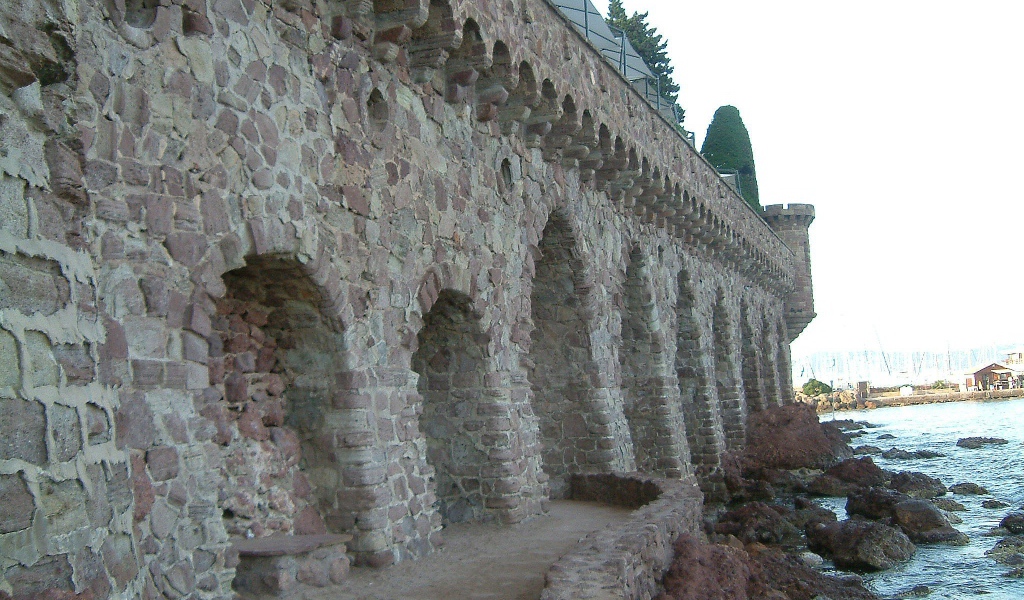 Набережная на курорте Манделье ля Напуль, Франция