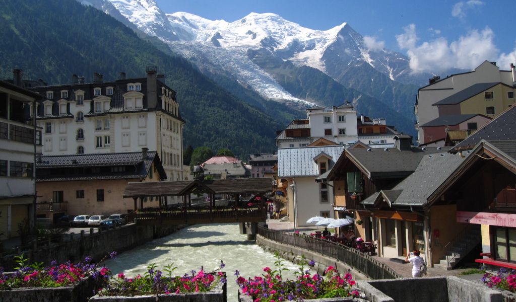 Река на курорте Шамони, Франция