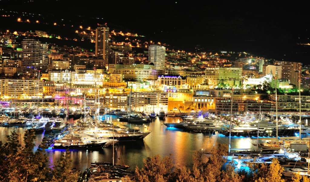 Сияющий порт в Монако