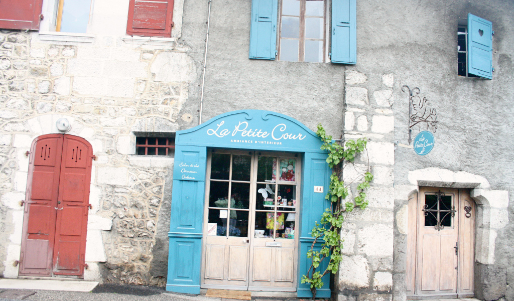 Магазинчик в городе Аннеси, Франция