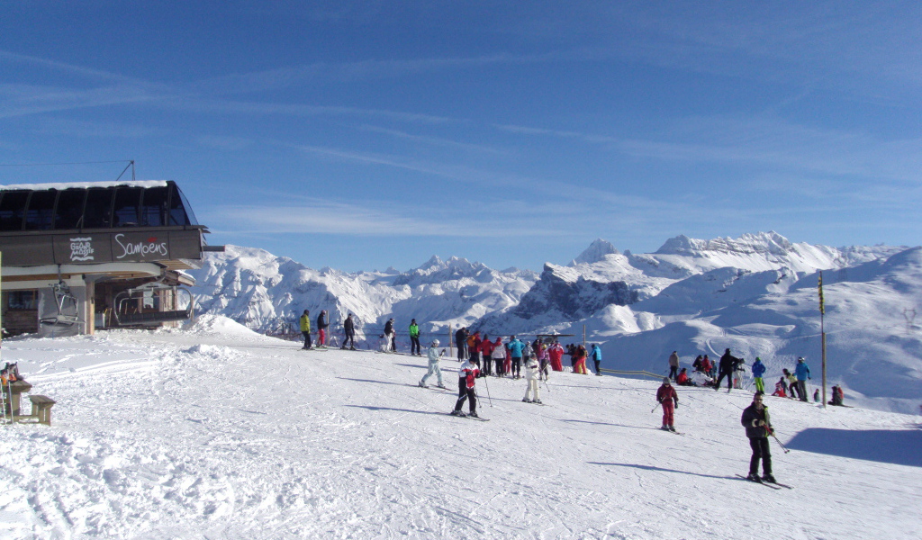Лыжная база на горнолыжном курорте Самоен, Франция