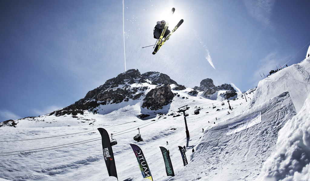 Катание на лыжах на горнолыжном курорте Тинь, Франция